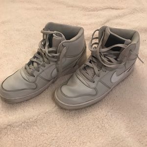 Size 9 white nike